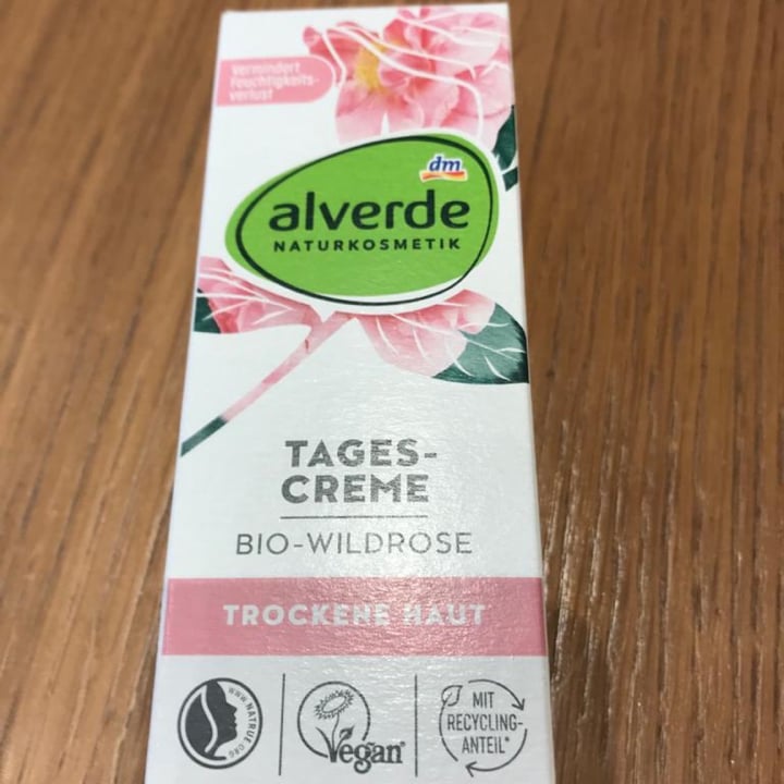 photo of Alverde Naturkosmetik tages creme bio wildrose shared by @astrid269 on  27 Sep 2022 - review