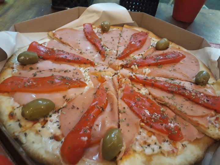 photo of Pizza Who? Empanadas and Pizzas Premium Pizza De Jamon Y Morrones shared by @plagaa on  23 Nov 2019 - review