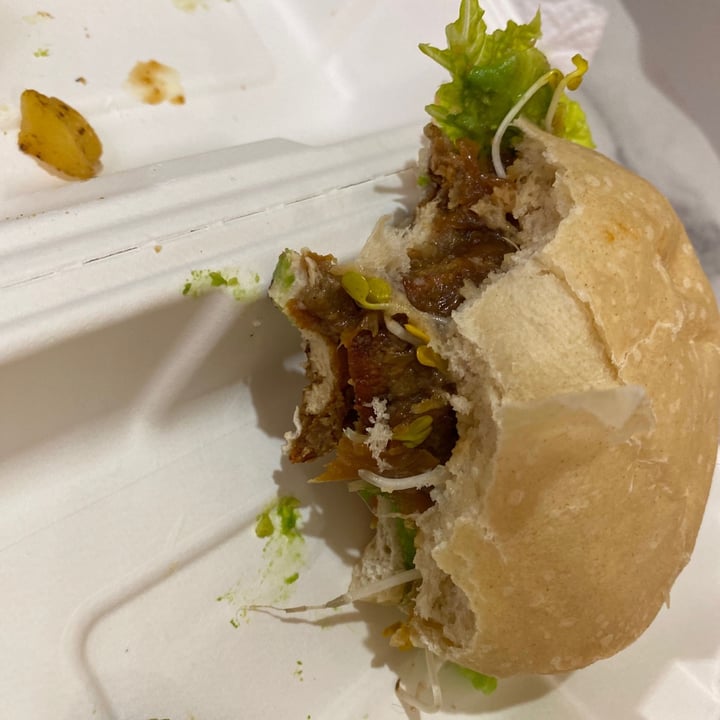 photo of Estilo Veggie Hamburguesa Crispy Tofu shared by @carocamarata on  27 Nov 2020 - review