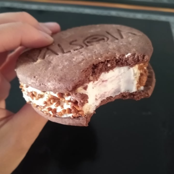 photo of Valsoia il Gelato Cookies with Cranberry & Hazelnut shared by @dashinda on  03 Jun 2021 - review
