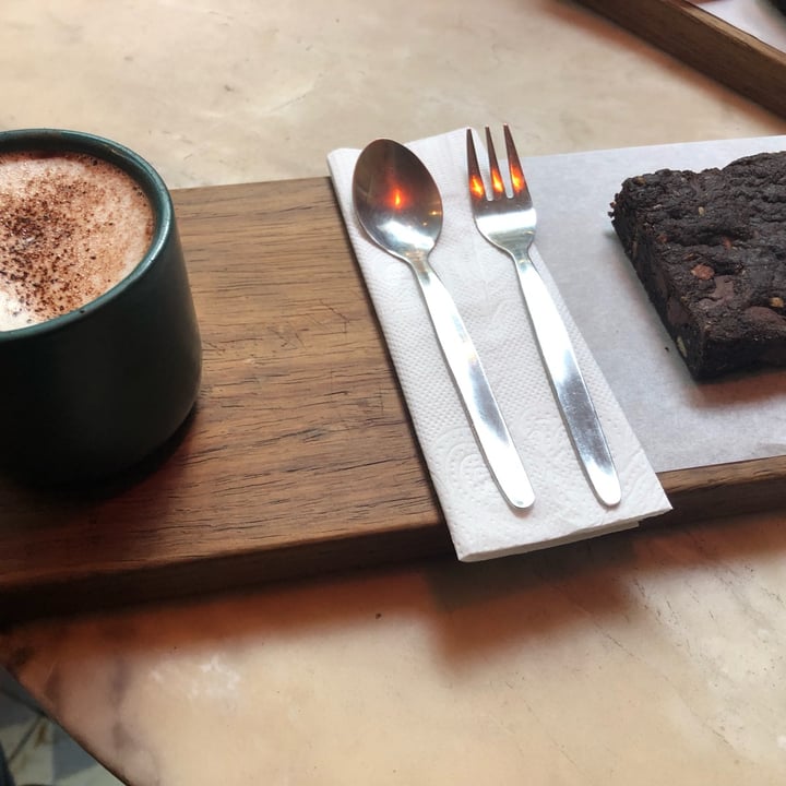 photo of Honest Chocolate Cafe Hot Chocolate (Oat Milk) shared by @nicolerobb123 on  18 Jun 2022 - review