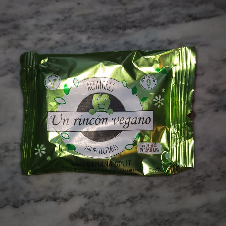 review photo of Un Rincón Vegano Alfajor Banana Split shared by @lufield on 04 May 2021 - review