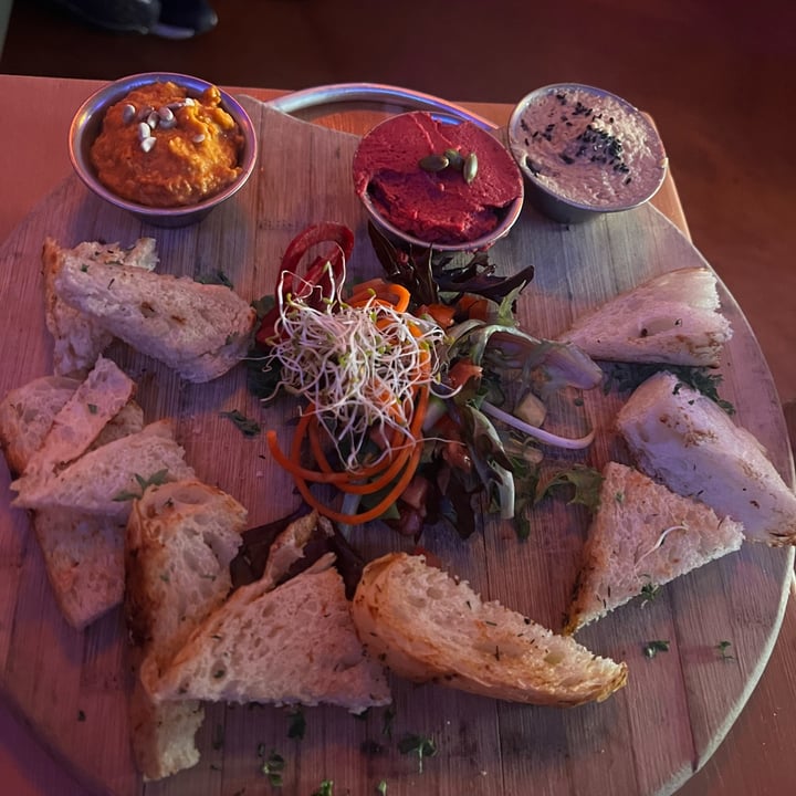 photo of Nourish Bistro Banff Hummus Trio shared by @millula on  18 Aug 2022 - review