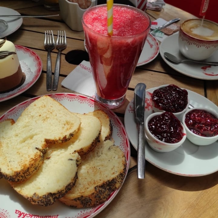 review photo of Mamuschka Tostadas con mermelada de frambuesa y jugo de frambuesa shared by @babydela on 14 Jul 2022 - review