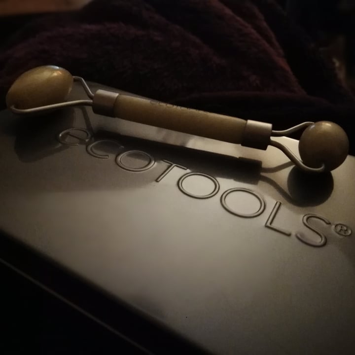 photo of EcoTools Jade stone roller shared by @han13 on  31 Jan 2021 - review