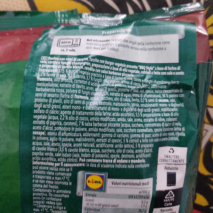 review photo of Vemondo Burger vegan barbecue style shared by @yasminmosa on 11 Jan 2022 - review