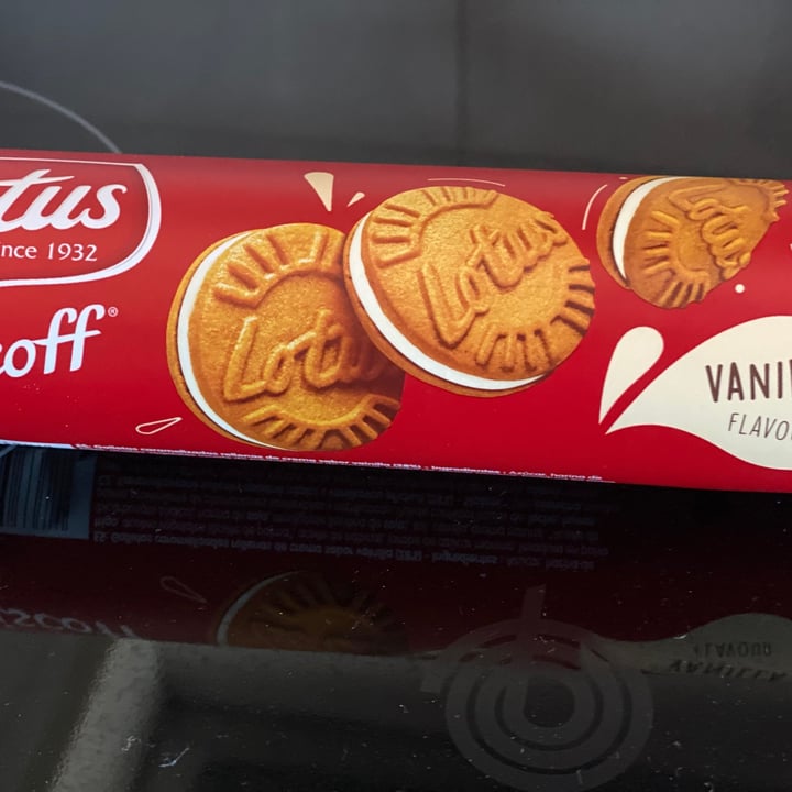 photo of Lotus Biscoff Biscoff Cream Biscuits  Vanilla Flavour shared by @granadavegana on  20 May 2021 - review