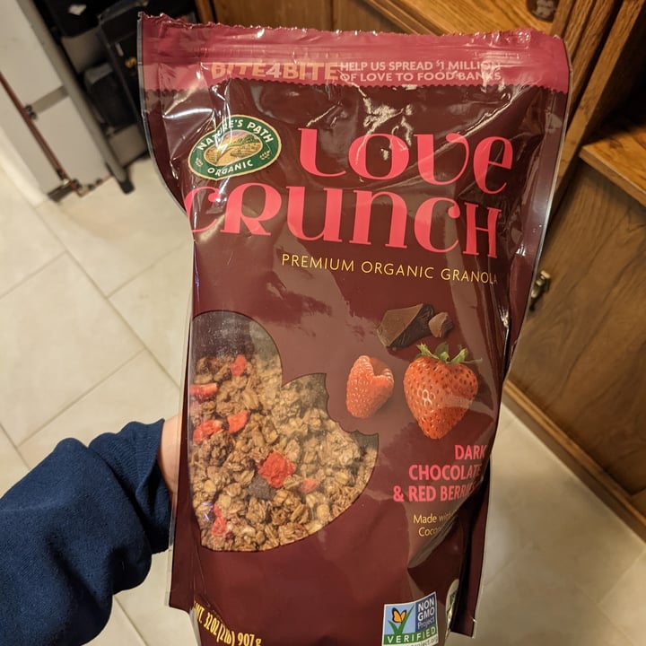 photo of Nature's Path Love Crunch dark chocolate and red berries shared by @cassiespanton on  22 Mar 2022 - review