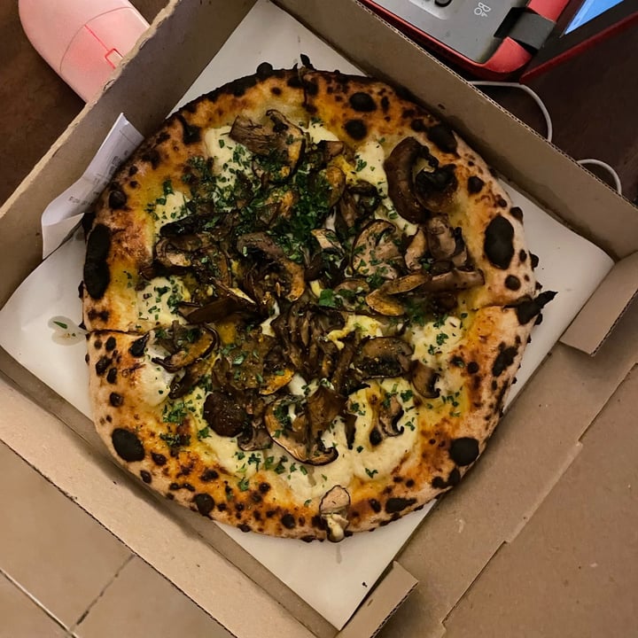 photo of Electrica Pizza Pizza De Hongos shared by @gabbyta on  23 May 2022 - review