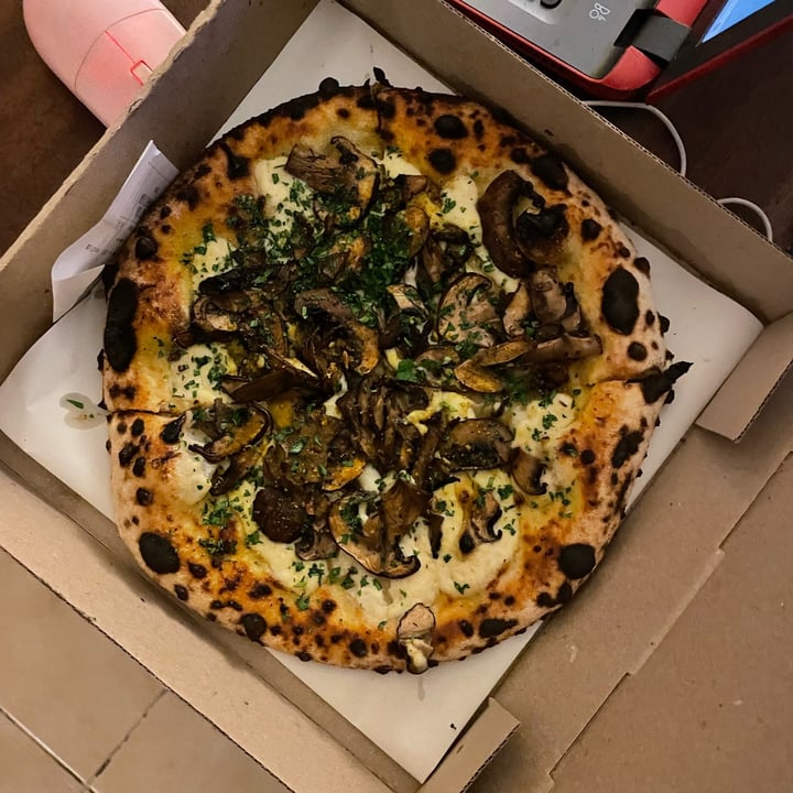 review photo of Electrica Pizza Pizza De Hongos shared by @gabbyta on 23 May 2022 - review