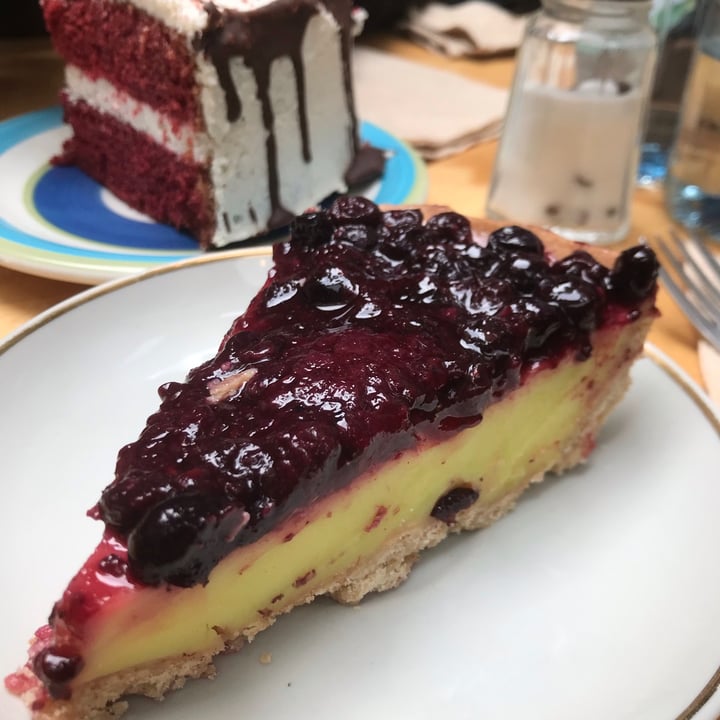 review photo of MOLA Cheesecake frutos rojos shared by @camibrazuna on 17 Aug 2021 - review