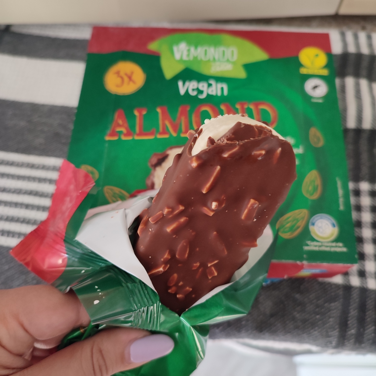 Vegan Almond from Vemondo - Vegan Product Reviews & Ratings | abillion