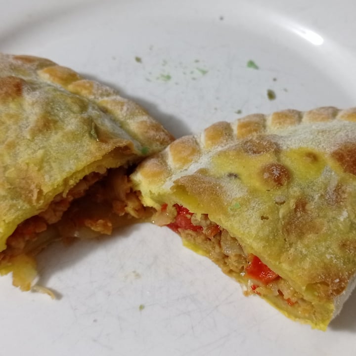 photo of Central Pizzas y Empanadas- San Telmo Empanada "Pollo" Al Curry shared by @miliforanimals on  26 May 2021 - review