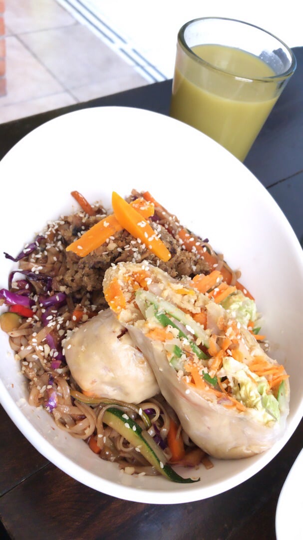 review photo of La Madriguera, AlimentaciĂłn Consciente Wrap de Vegetales en Papel de Arroz shared by @angelicarsolarte on 20 Aug 2019 - review