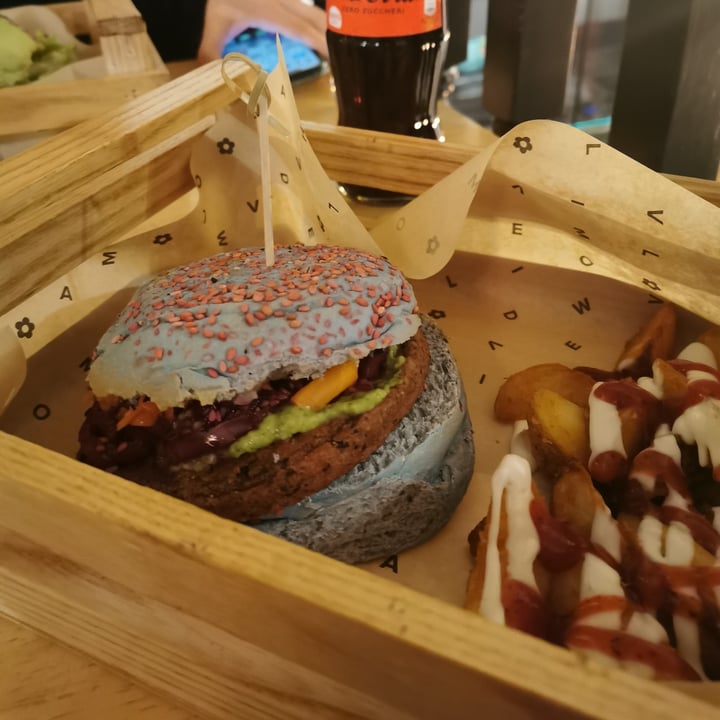 photo of Flower Burger I Puffi Ed. Lim. shared by @francis16 on  23 Apr 2022 - review