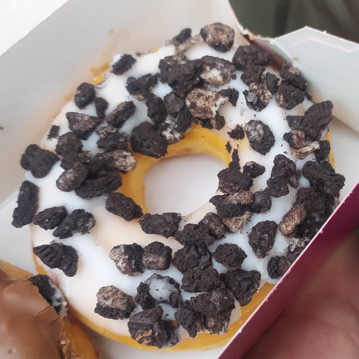 review photo of Dunkin’ Donuts Vanilla Oreo Ring shared by @bratkart0ffel on 23 Nov 2021 - review