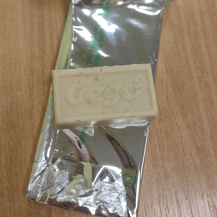 review photo of Vego Almond bliss white chocolate shared by @sheila3 on 13 Sep 2022 - review