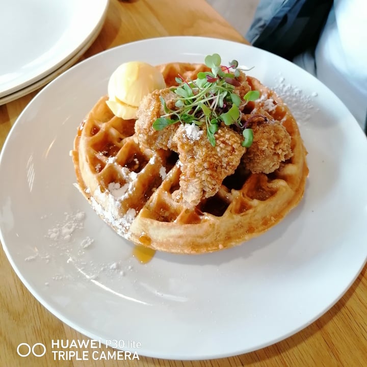 photo of Kaylee's Eatery Chick'n and Waffles shared by @twohappyrescuemutts on  05 Nov 2020 - review