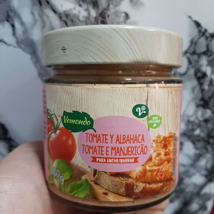 photo of Vemondo paté de Tomate y albahaca shared by @estheroro on  25 Sep 2021 - review