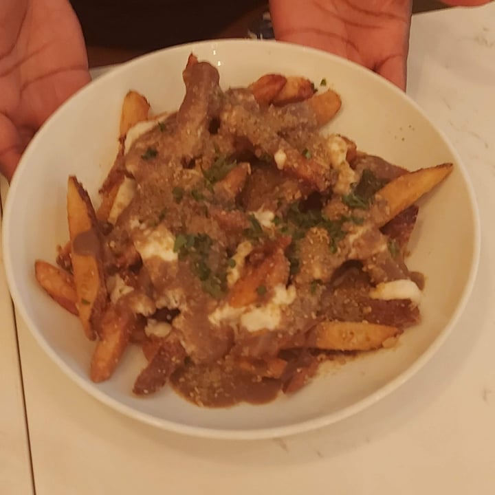 photo of Community Restaurant Poutine - large shared by @svraphael88 on  10 Sep 2022 - review