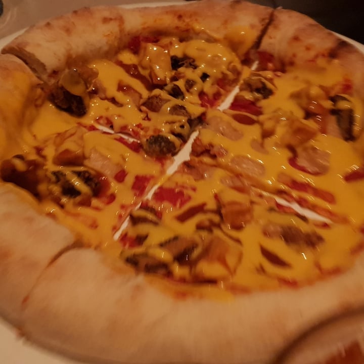 photo of Mudrá Pizza con borde relleno shared by @sandibras on  14 Nov 2021 - review