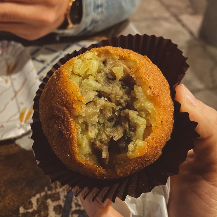 photo of Ke Palle Arancina funghi e porcini shared by @miriamsalamone on  06 Jan 2022 - review