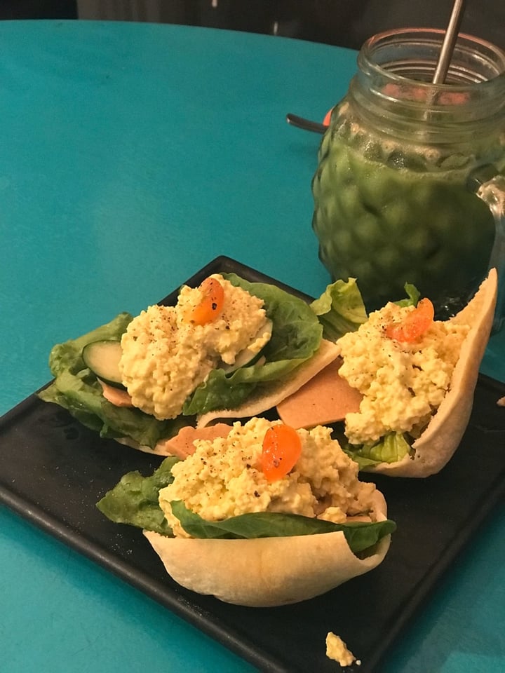 photo of Well Dressed Salad Bar Truffle Ham & Tofu Scramble Pita Pockets shared by @peanuts622 on  02 Oct 2019 - review