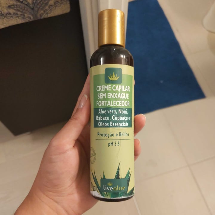 review photo of Livealoe Creme Fortalecedor capilar sem enxágue shared by @anacvlcnt on 15 Oct 2021 - review