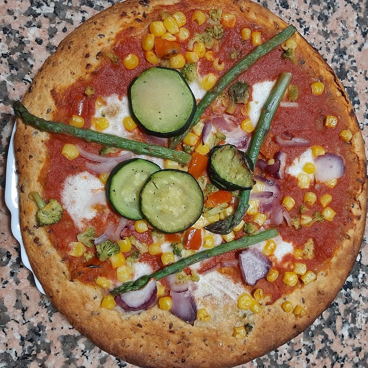 photo of Garden Gourmet Veggie Lovers Pizza shared by @alexandramp on  22 May 2021 - review
