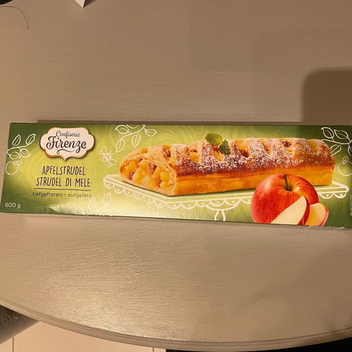 review photo of Confiserie firenze Apple Strudel shared by @beascotto on 16 Dec 2021 - review