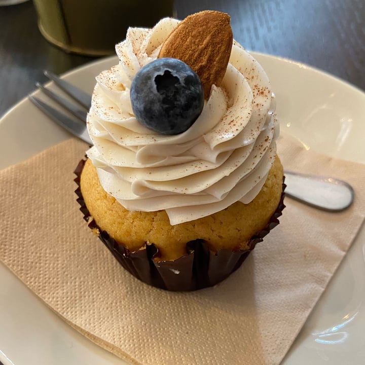 photo of Tauer Bakery Cupcake Carroty shared by @raffylanfen on  18 Mar 2022 - review