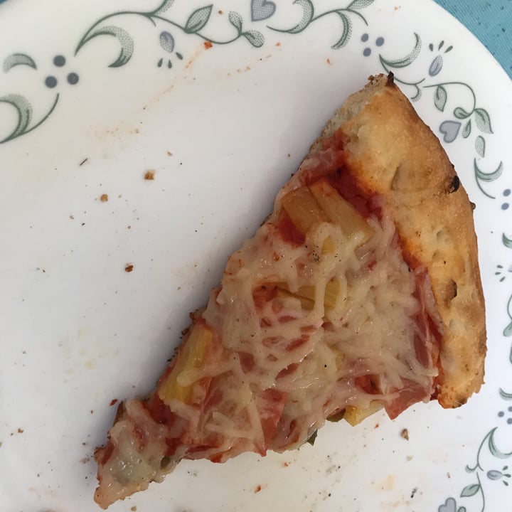 photo of Vegan Pizza Hawaiian Pizza shared by @rocior on  30 Aug 2020 - review