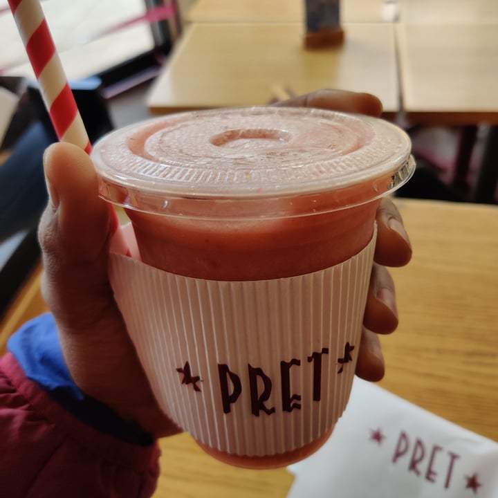 photo of Pret A Manger Strawberry Banana Smoothie shared by @dillonsmith on  11 May 2021 - review