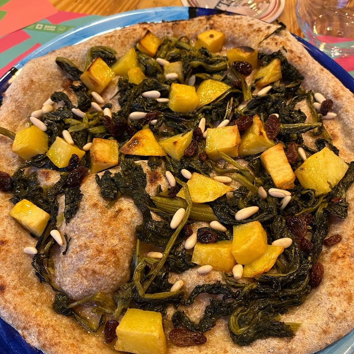 review photo of Capperi che Pizza campana vegana shared by @isarab on 07 Aug 2022 - review