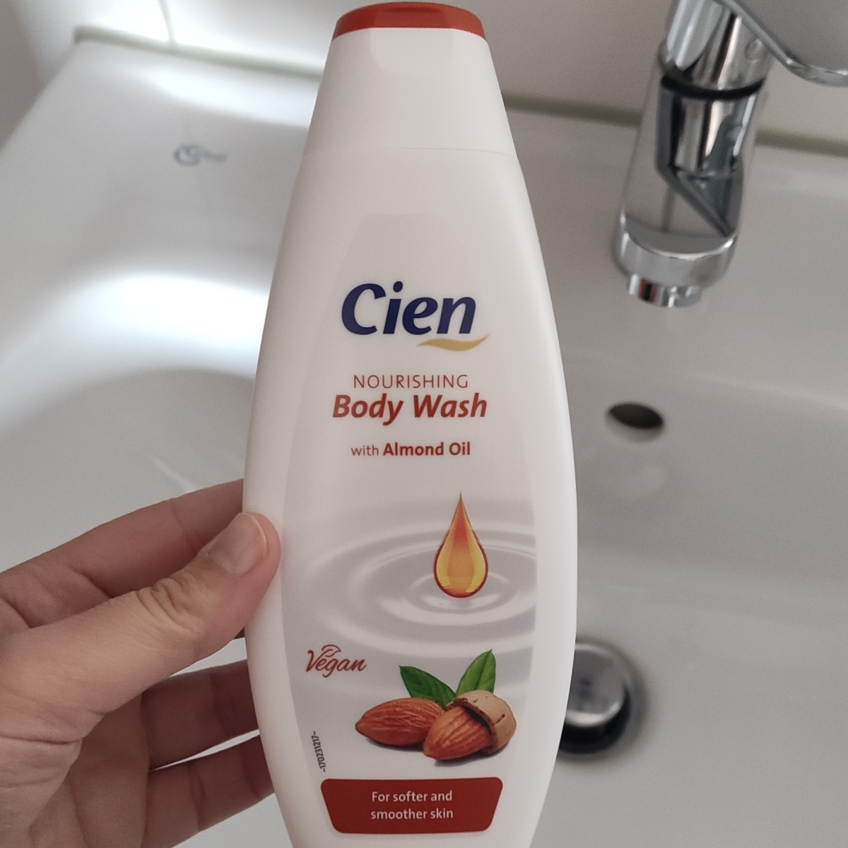 Cien Body Wash with Almond Oil Review | abillion