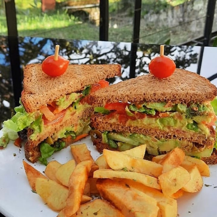 photo of Fratello Cafe Vegano Club Sandwich shared by @piatreverton on  08 Aug 2021 - review