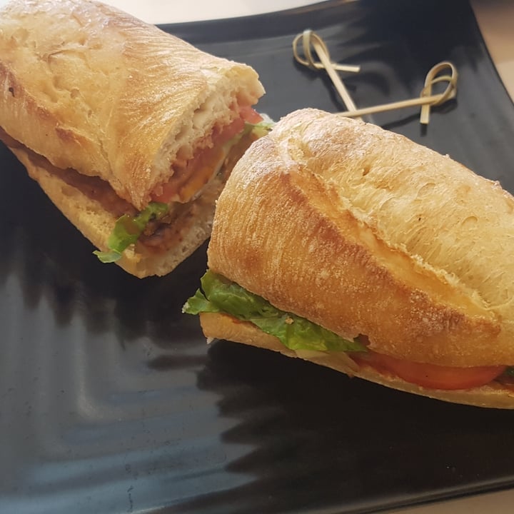 review photo of Copper Branch Tempeh Sandwich, Edison Electric Smoothie, Baked Fries and Teriyaki Mushroom Burger shared by @plantivorous on 17 Oct 2022 - review