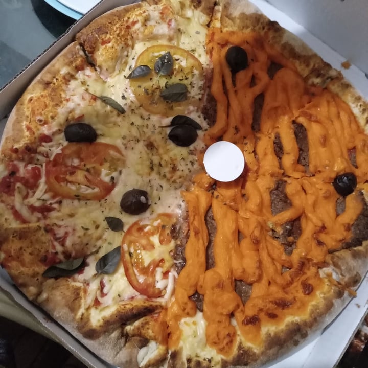 photo of Pop Vegan Food Pizza shared by @carolamr on  28 Apr 2022 - review
