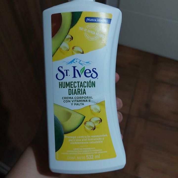 photo of St. Ives Crema Corporal Con Vitamina E Y Aguacate/Palta shared by @paolaestancanea on  11 Oct 2021 - review