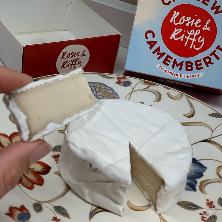 photo of Rosie & Riffy Cashew Camembert shared by @elenamarcoz on  12 Nov 2021 - review