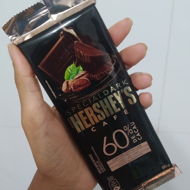 photo of Hershey's Special dark 60% Cacau Sabor Café shared by @fisiovegana on  01 May 2022 - review