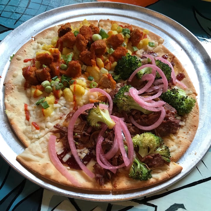 photo of Flying Saucer Pizza Company Vegan Nick Fury shared by @quesadillaqueen on  15 Jun 2020 - review