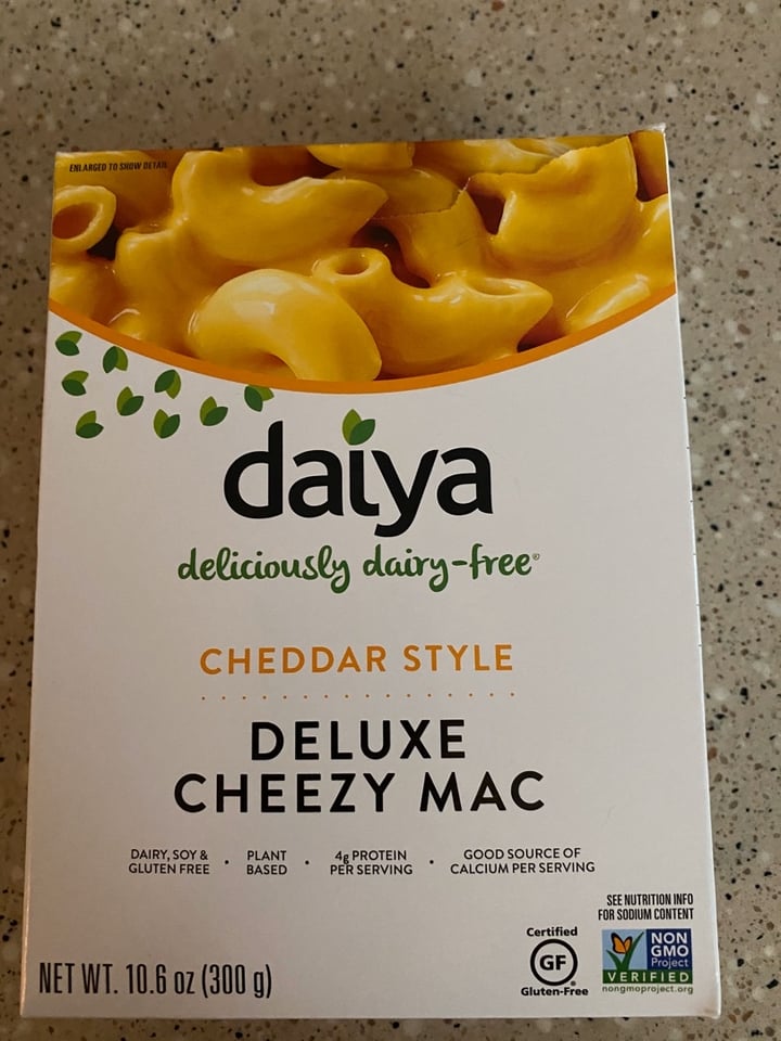 review photo of Daiya Cheddar Style Deluxe Cheezy Mac shared by @circeamerman on 14 Apr 2020 - review
