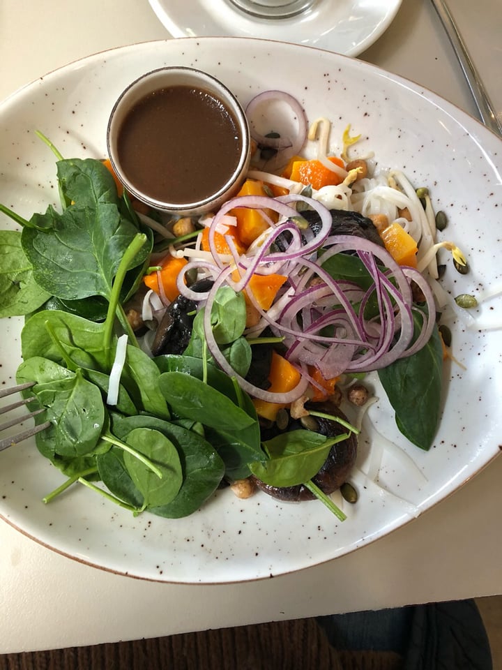 photo of Delish Buddha bowl with rice noodles shared by @shnoekie on  20 Jul 2019 - review