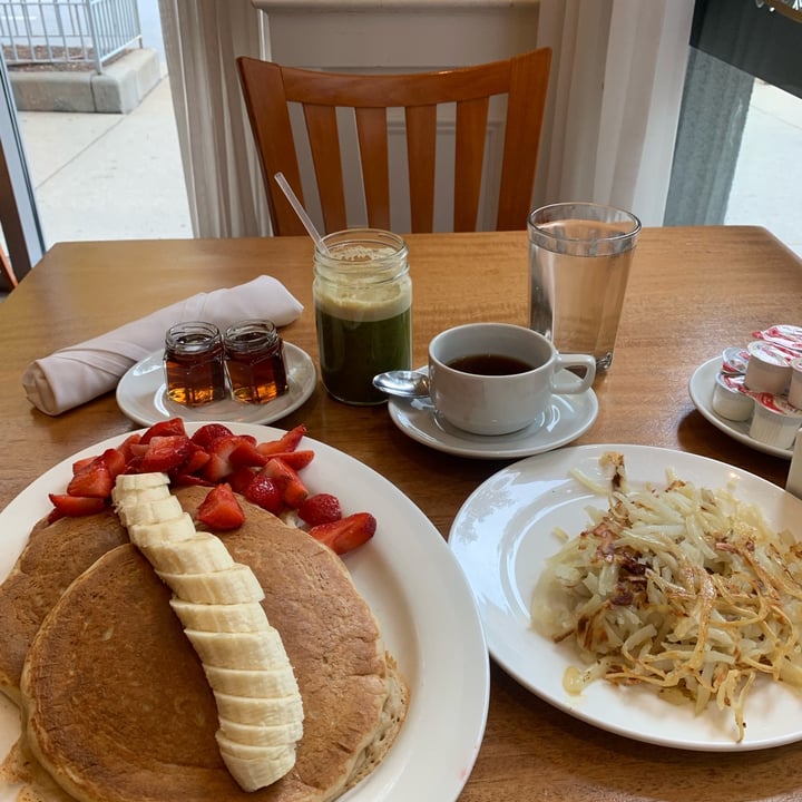 photo of Meli Cafe Vegan Pancakes shared by @livekindly on  24 Oct 2022 - review