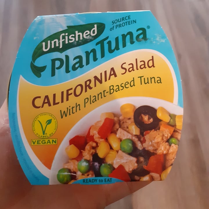 photo of Unfished PlanTuna California Salad shared by @vegantonia92 on  13 Dec 2021 - review