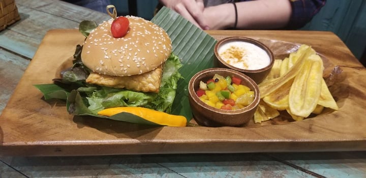 photo of Mango Tempeh Burger shared by @criselefantasia on  02 Dec 2019 - review