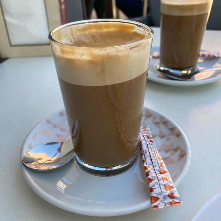 review photo of Bar Cafetería El Duende Café con leche de soja shared by @veganwildce on 14 Nov 2022 - review
