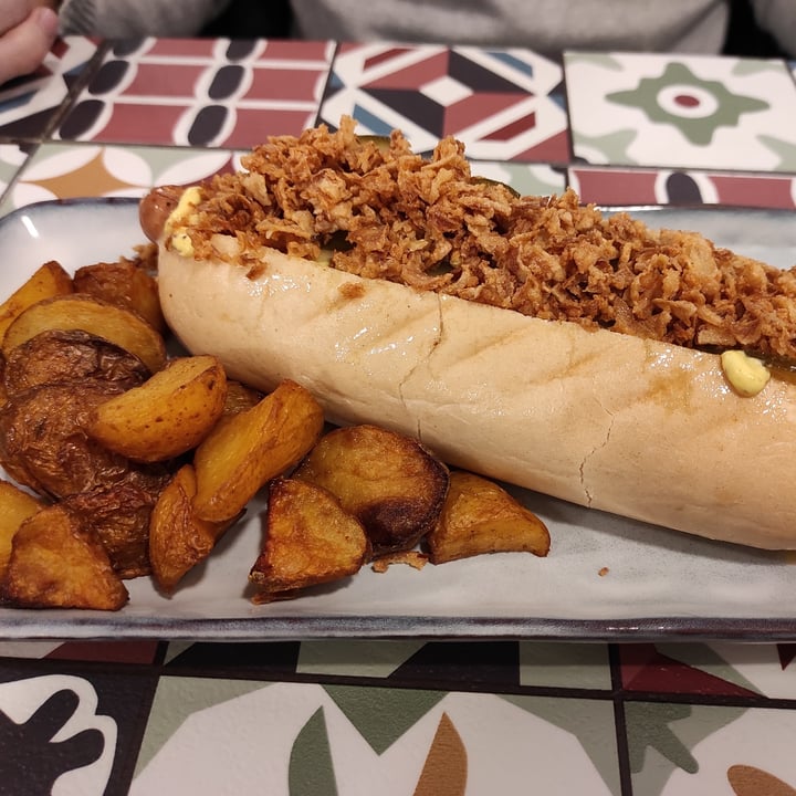 photo of Distrito Vegano Hot dog "completo chileno" shared by @rubiveg1 on  18 Apr 2021 - review