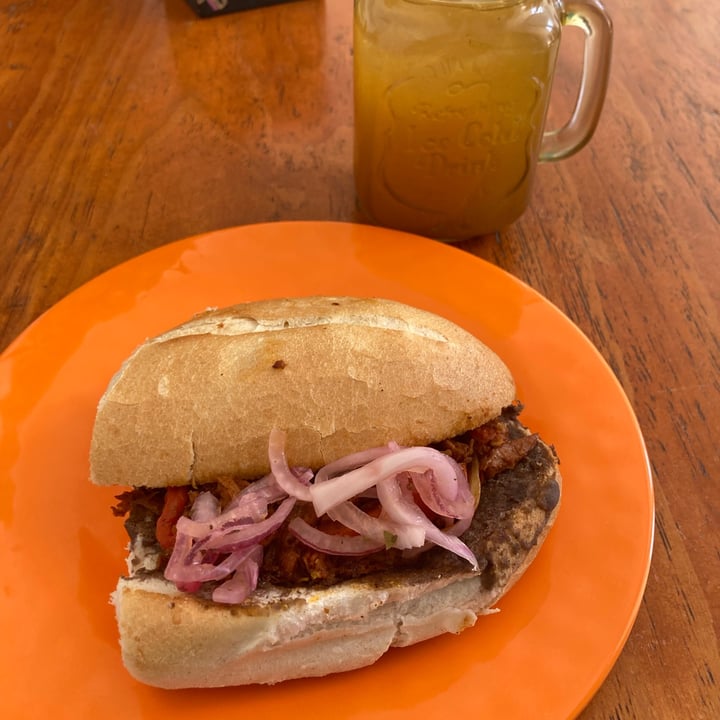 review photo of Tomeiro, garnacha vegana Torta de cochinita pibil shared by @catrielasoleri on 04 Mar 2022 - review